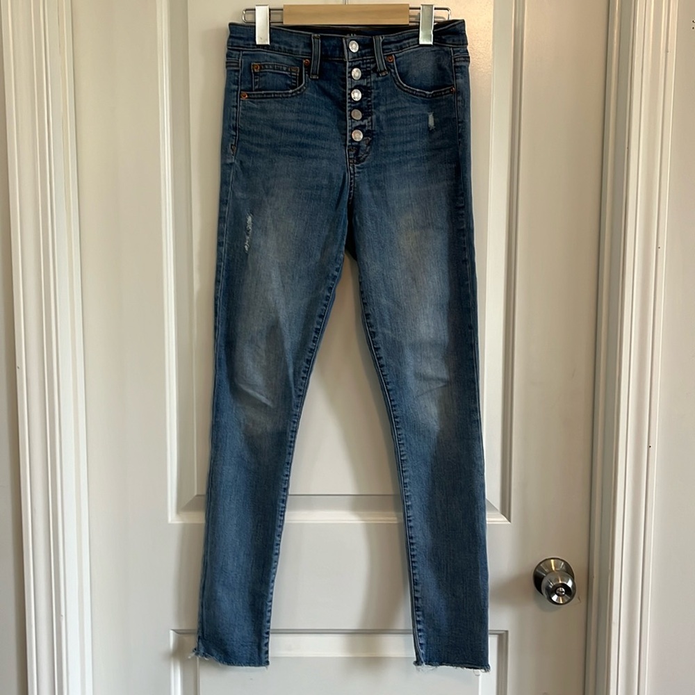 Gap button fly distressed skinny jeans size 28